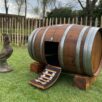 Poulailler artisanal en ancien fût de chêne