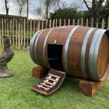 Poulailler artisanal en ancien fût de chêne