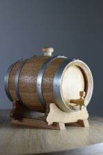Tonnelet en chêne verni de 3 litres avec robinet et support – La cave au Tonneau