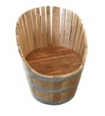 Fauteuil en tonneau rose fabriqué à partir de chêne français recyclé