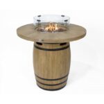 Table brasero tonneau avec flamme allumée au centre