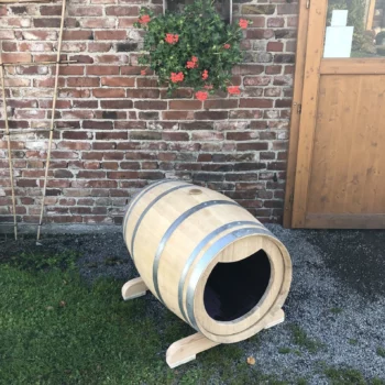 Niche pour chien en fût de vin rouge recyclé