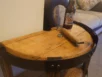 Table de bout en couvercle de fût de whisky – Chêne rustique artisanal – Image 4