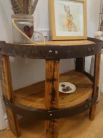 Table de bout en couvercle de fût de whisky – Chêne rustique artisanal – Image 5