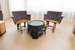 Ensemble meubles tonneau en fût de whisky – 2 chaises + 1 table artisanales