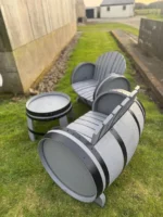 Ensemble tonneaux 2 places avec table – Mobilier de jardin en chêne recyclé – Image 4