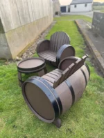 Ensemble tonneaux 2 places avec table – Mobilier de jardin en chêne recyclé – Image 5
