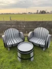 Ensemble tonneaux 2 places avec table – Mobilier de jardin en chêne recyclé – Image 6
