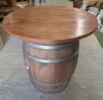 Table d’exposition en tonneau de chêne avec plateau rond